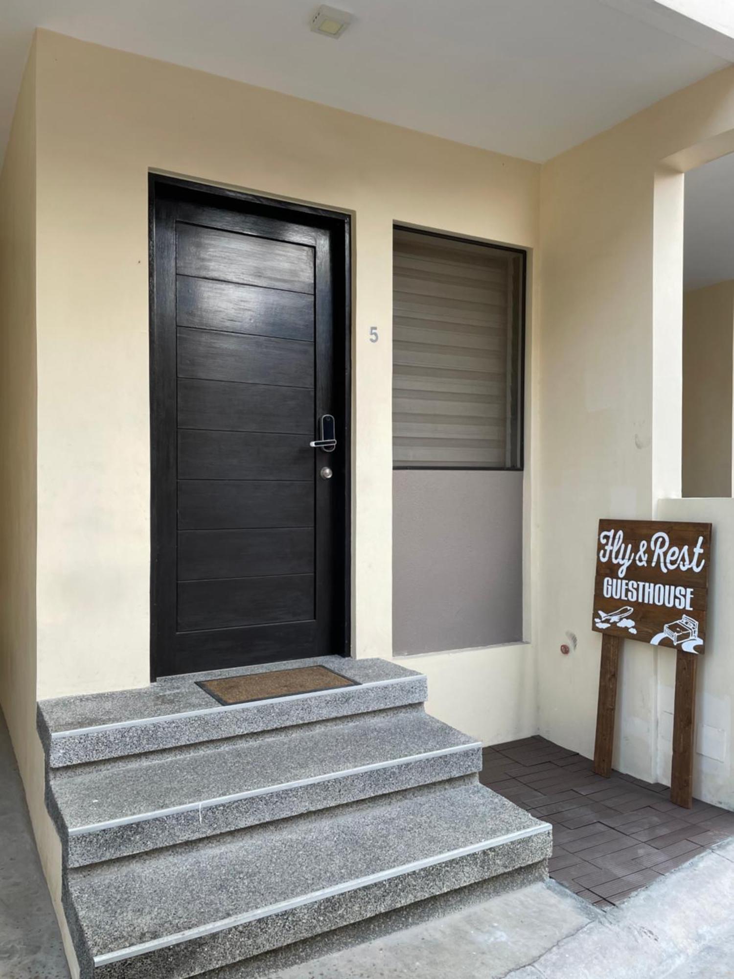 Fly & Rest Guesthouse - Mactan-Cebu International Airport Мактан Екстер'єр фото